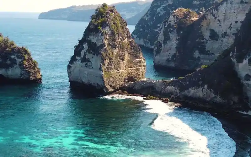 Diamond Beach: A Stunning Cliff-Side Destination on Nusa Penida, Bali