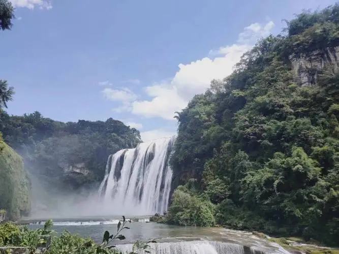 For thrill-seekers and photographers alike, Aling Aling Waterfall stands as a stellar attraction in 